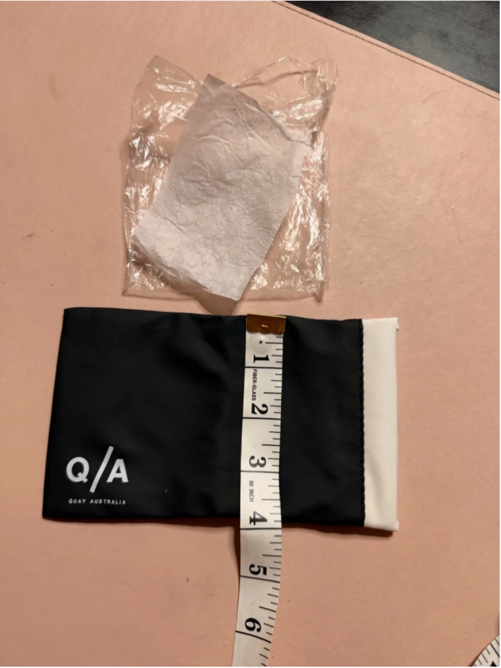 QUAY AUSTRALIA Sunglasses Pouch Black White NEW
